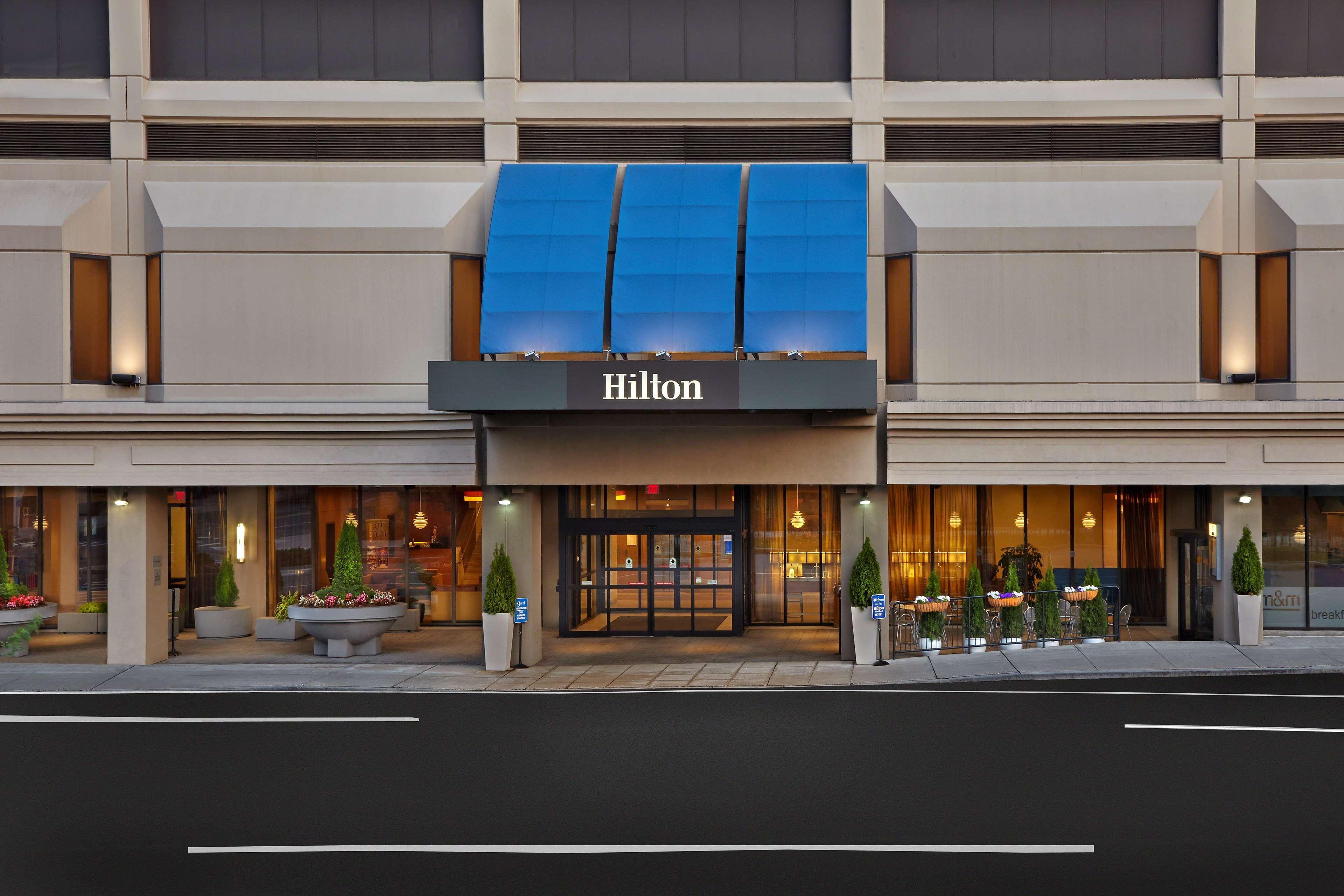 Doubletree By Hilton Hartford Downtown Hotel Exterior photo